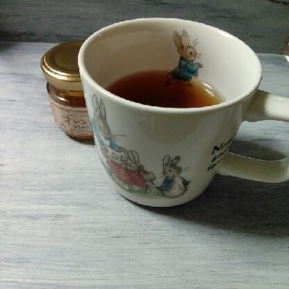 こんばんは☆ハートのティーソーサー可愛い♡夜はゆっくり蜂蜜と紅茶でリラックスタイム✨素敵なレシピ感謝です(*´˘`*)